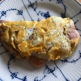 紫玉ねぎと魚肉ソーセージのチーズオムレツ